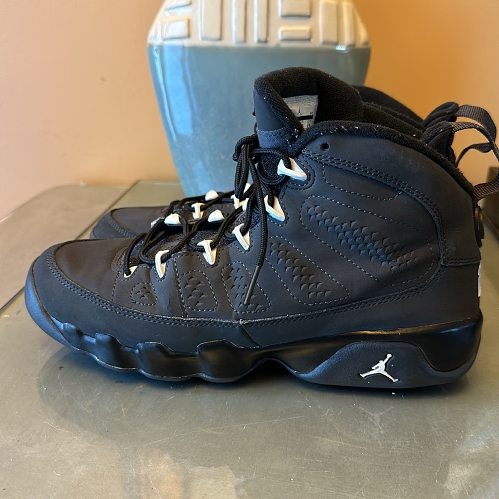 AIR JORDAN 9 RETRO BG ANTHRACITE BLACK SZ 6Y -WOMENS SZ 7.5-8